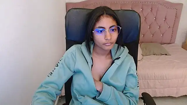 Snapshot of shaneelle chatting on March 18, 2025, 9:20 am shaneelle online show from March 18, 2025, 9:20 am