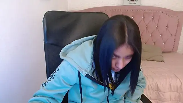 Snapshot of shaneelle chatting on March 21, 2025, 3:01 am shaneelle online show from March 21, 2025, 3:01 am