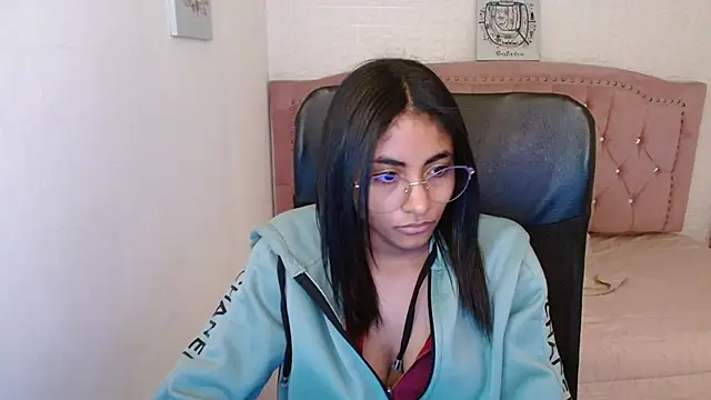 Snapshot of shaneelle chatting on March 22, 2025, 9:34 am shaneelle online show from March 22, 2025, 9:34 am