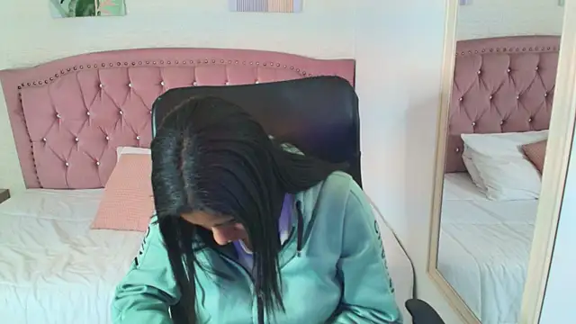 Snapshot of shaneelle chatting on September 9, 2025, 3:06 am shaneelle online show from September 9, 2025, 3:06 am