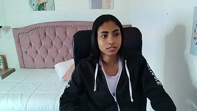 Snapshot of shaneelle chatting on September 10, 2025, 3:06 am shaneelle online show from September 10, 2025, 3:06 am