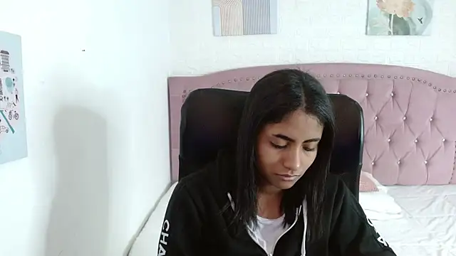 Snapshot of shaneelle chatting on September 15, 2025, 3:06 am shaneelle online show from September 15, 2025, 3:06 am