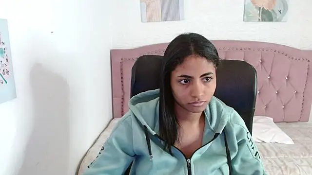 Snapshot of shaneelle chatting on October 6, 2025, 3:26 am shaneelle online show from October 6, 2025, 3:26 am