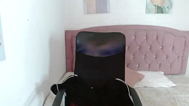 Snapshot of shaneelle chatting on October 7, 2025, 3:47 am shaneelle online show from October 7, 2025, 3:47 am