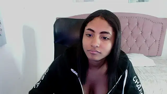 Snapshot of shaneelle chatting on October 9, 2025, 3:15 am shaneelle online show from October 9, 2025, 3:15 am