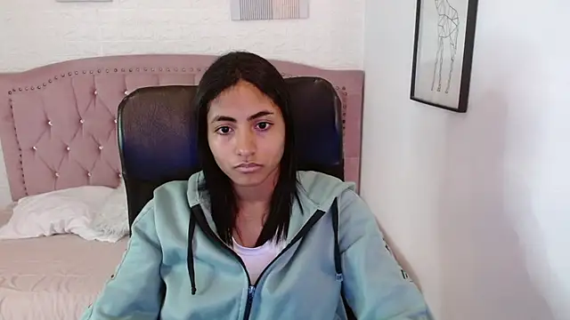 shaneelle online show from November 12, 2025, 3:29 am