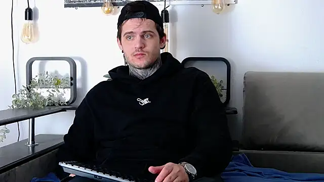 CarterCole online show from March 3, 2025, 1:31 pm