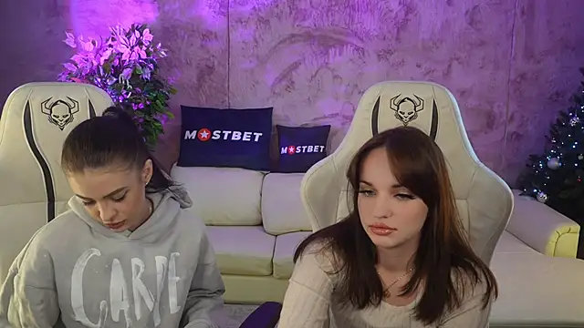 Brendi054 online show from January 8, 2025, 7:45 am