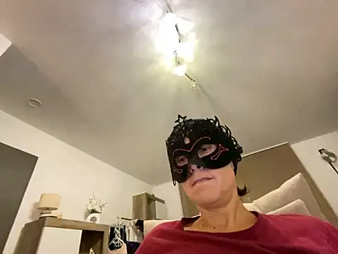 Snapshot of Marilou1983 chatting on September 28, 2025, 8:25 pm Marilou1983 online show from September 28, 2025, 8:25 pm