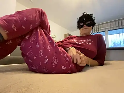 Snapshot of Marilou1983 chatting on October 16, 2025, 6:47 am Marilou1983 online show from October 16, 2025, 6:47 am