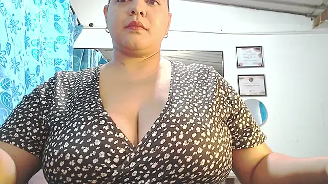 mia donatto369 online show from September 22, 2025, 8:44 pm