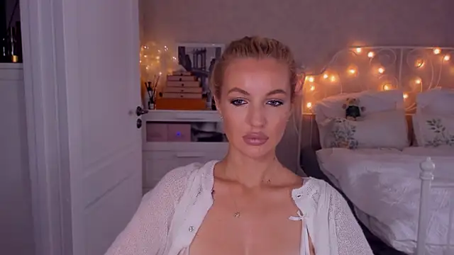 aestetick online show from October 9, 2025, 7:39 am