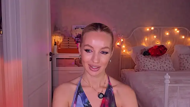 aestetick online show from March 14, 2026, 8:42 am