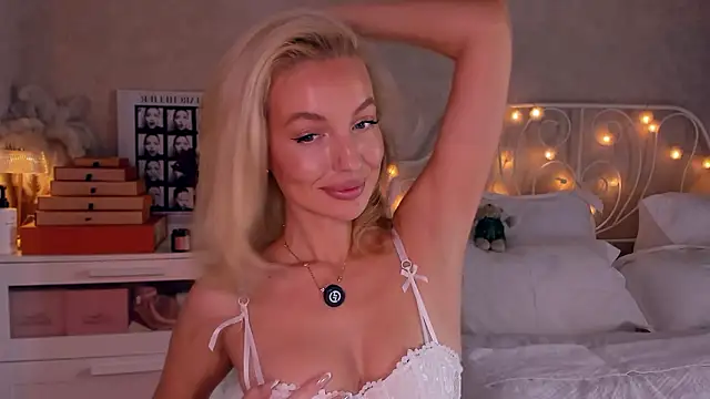 aestetick online show from March 23, 2026, 7:23 am