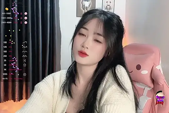 Snapshot of _Aimy_ chatting on December 9, 2024, 6:35 pm Aimy online show from December 9, 2024, 6:35 pm