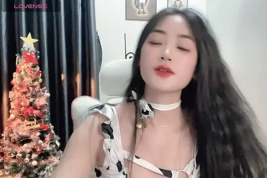 Snapshot of _Aimy_ chatting on December 27, 2024, 6:42 pm Aimy online show from December 27, 2024, 6:42 pm