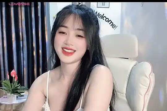 Snapshot of _Aimy_ chatting on February 28, 2025, 7:03 pm Aimy online show from February 28, 2025, 7:03 pm