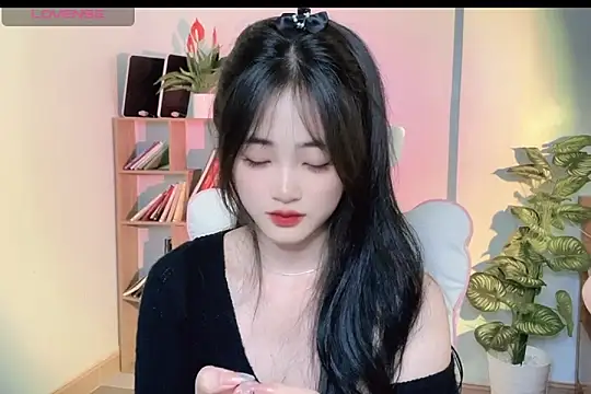 Snapshot of _Aimy_ chatting on March 6, 2025, 6:41 am Aimy online show from March 6, 2025, 6:41 am