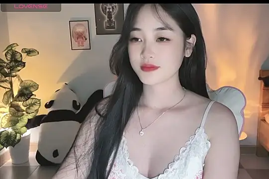 Snapshot of _Aimy_ chatting on September 8, 2025, 4:06 pm Aimy online show from September 8, 2025, 4:06 pm