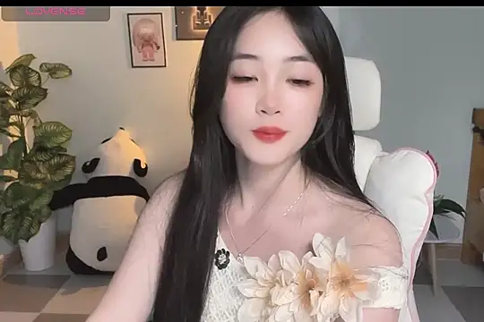 Snapshot of _Aimy_ chatting on September 15, 2025, 3:23 pm  Aimy  online show from September 15, 2025, 3:23 pm