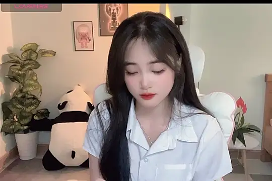 Snapshot of _Aimy_ chatting on September 17, 2025, 4:03 am  Aimy  online show from September 17, 2025, 4:03 am
