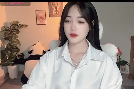 Snapshot of _Aimy_ chatting on September 18, 2025, 4:20 pm  Aimy  online show from September 18, 2025, 4:20 pm
