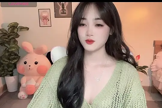 Snapshot of _Aimy_ chatting on October 4, 2025, 3:32 pm  Aimy  online show from October 4, 2025, 3:32 pm