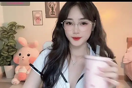 Snapshot of _Aimy_ chatting on October 12, 2025, 4:11 am  Aimy  online show from October 12, 2025, 4:11 am