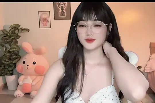 Snapshot of _Aimy_ chatting on October 13, 2025, 4:29 pm  Aimy  online show from October 13, 2025, 4:29 pm
