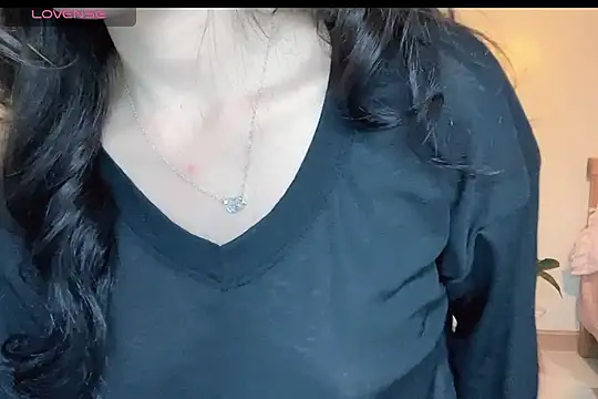 Snapshot of _Aimy_ chatting on October 15, 2025, 4:51 pm  Aimy  online show from October 15, 2025, 4:51 pm