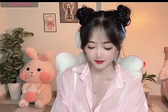 Snapshot of _Aimy_ chatting on October 17, 2025, 5:59 pm  Aimy  online show from October 17, 2025, 5:59 pm