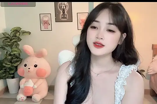 Snapshot of _Aimy_ chatting on October 18, 2025, 6:05 am  Aimy  online show from October 18, 2025, 6:05 am