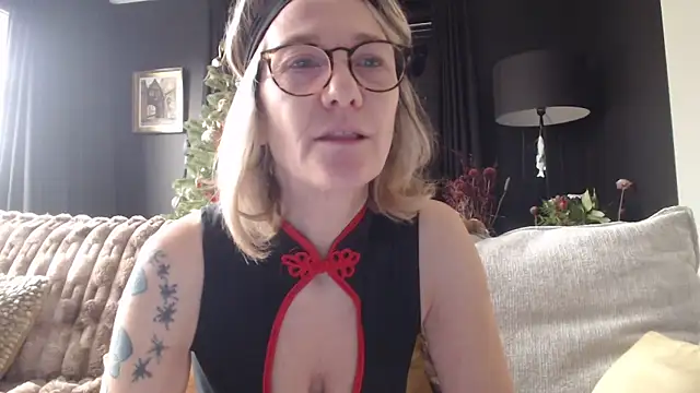 godinflower online show from November 28, 2025, 9:01 am