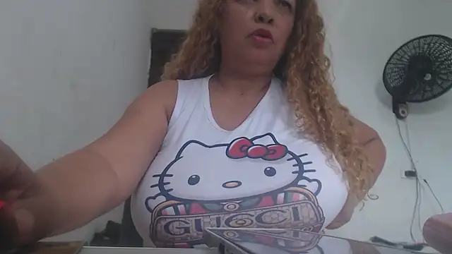 BustyAmanda online show from May 21, 2026, 2:35 pm