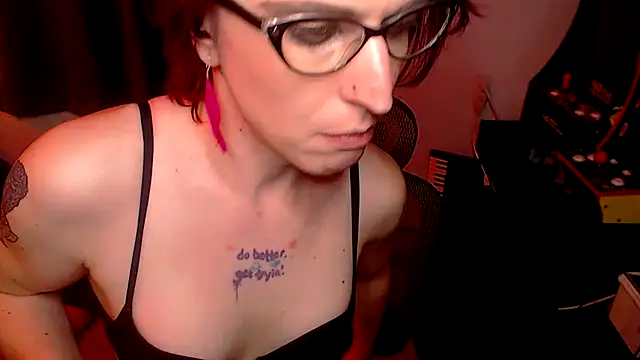 Snapshot of RyffBurnz chatting on October 20, 2025, 4:24 am RyffBurnz online show from October 20, 2025, 4:24 am