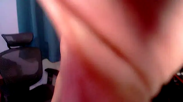 Snapshot of RyffBurnz chatting on November 3, 2025, 2:57 am RyffBurnz online show from November 3, 2025, 2:57 am