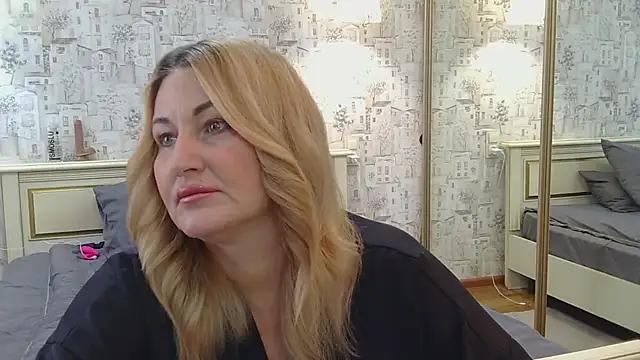 Snapshot of FOX-ME chatting on December 4, 2024, 7:17 am FOX-ME online show from December 4, 2024, 7:17 am