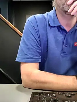 JulianJ50 online show from December 5, 2025, 8:49 pm