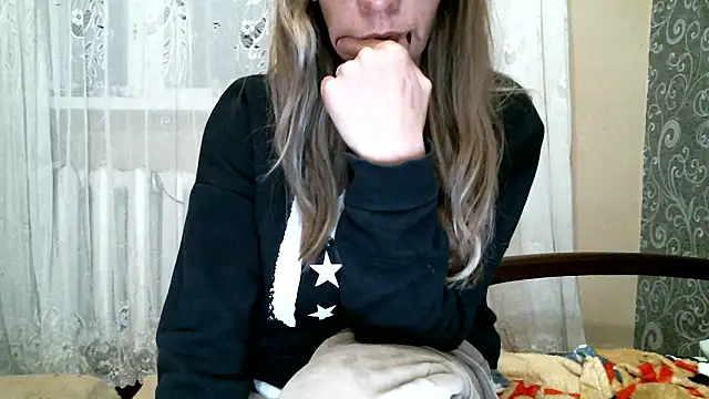 Snapshot of DennisXCaroll chatting on December 1, 2024, 4:40 pm DennisXCaroll online show from December 1, 2024, 4:40 pm