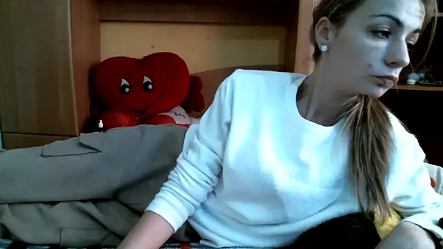 Snapshot of DennisXCaroll chatting on January 4, 2025, 10:05 am DennisXCaroll online show from January 4, 2025, 10:05 am