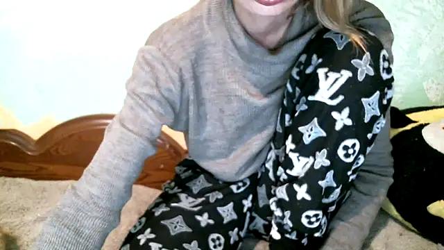 DennisXCaroll online show from October 18, 2025, 6:52 pm