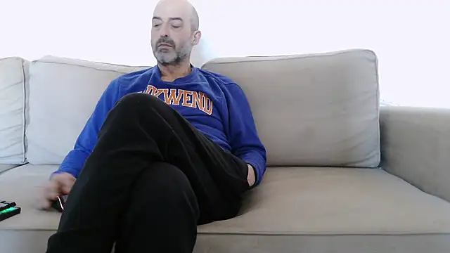 newsimo74 online show from February 2, 2025, 8:57 am