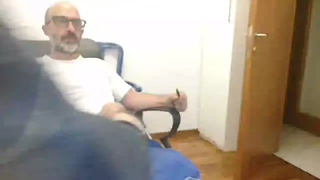 newsimo74 online show from October 5, 2025, 4:33 am