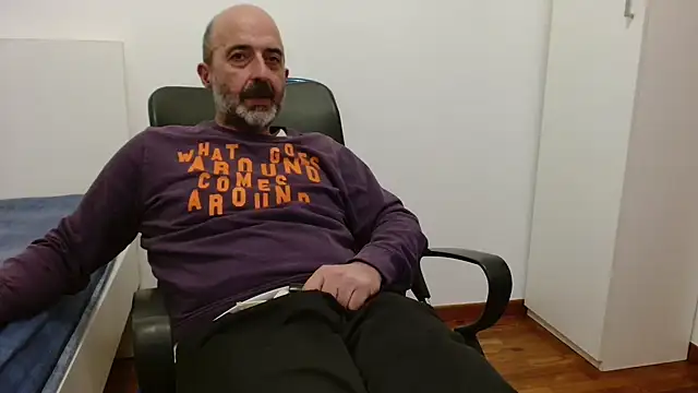 newsimo74 online show from November 1, 2025, 7:16 pm