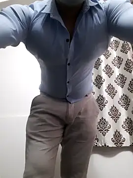 Snapshot of Guyinshortss chatting on February 20, 2026, 7:25 pm Guyinshortss online show from February 20, 2026, 7:25 pm