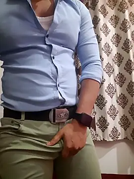 Snapshot of Guyinshortss chatting on March 3, 2026, 8:15 pm Guyinshortss online show from March 3, 2026, 8:15 pm