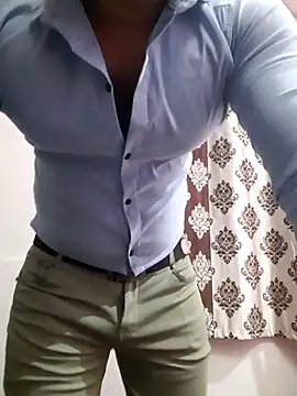 Snapshot of Guyinshortss chatting on March 23, 2026, 8:13 pm Guyinshortss online show from March 23, 2026, 8:13 pm