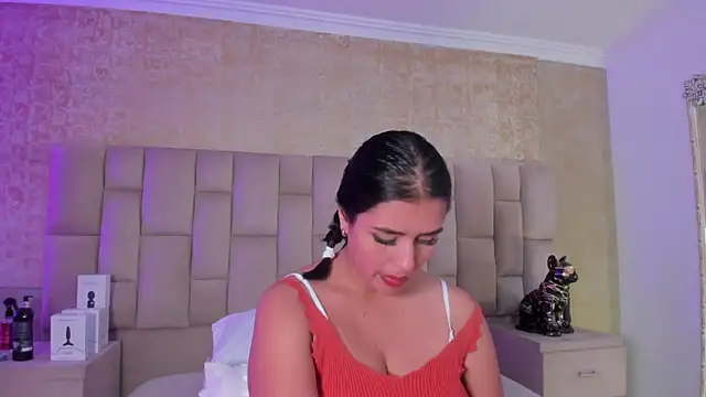 EmmaTorres  online show from December 16, 2024, 11:18 pm