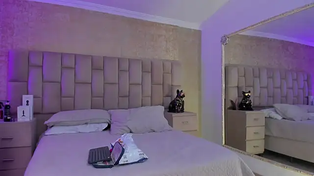 EmmaTorres  online show from December 17, 2024, 2:23 am