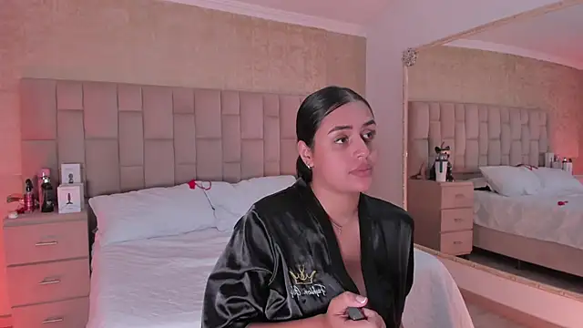 EmmaTorres  online show from December 23, 2024, 7:09 pm